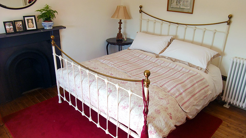 Room 3 - Brass-frame double bed