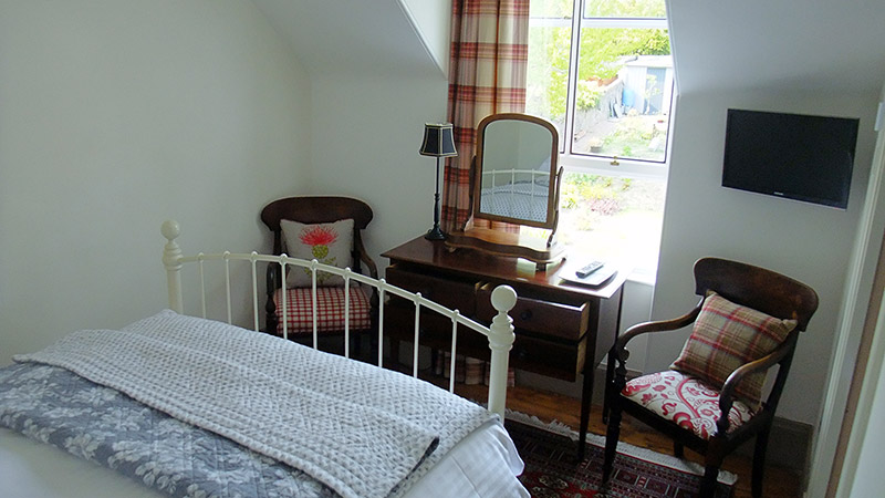 Room 2 - Dressing table and chairs