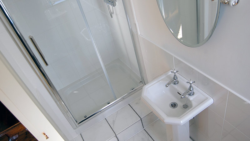 En-suite toilet/shower room